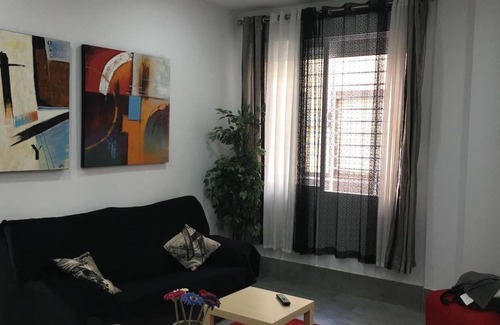 Los Tilos Apartamento | Apartamento vacacional 'C Junto Bus y Tren' con A/C y Wi-Fi