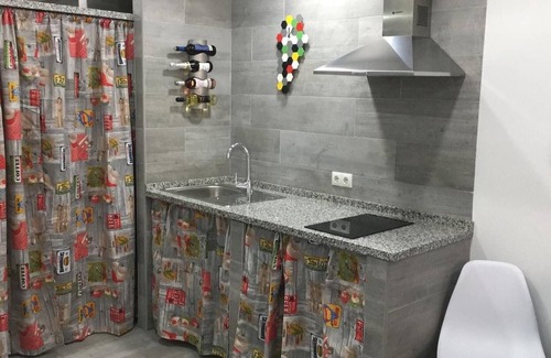 Los Tilos Apartamento | Apartamento vacacional 'C Junto Bus y Tren' con A/C y Wi-Fi