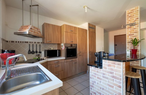 Cruseilles Apartamento | Apartamento vacacional "Casajo" con vistas a la montaña, terraza privada y Wi-Fi