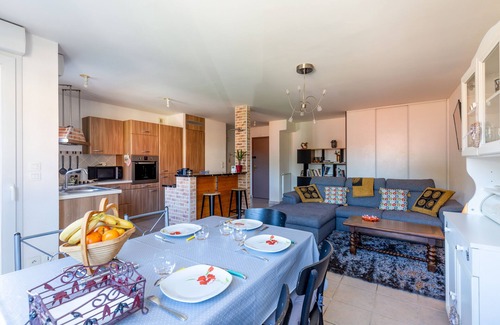 Cruseilles Apartamento | Apartamento vacacional "Casajo" con vistas a la montaña, terraza privada y Wi-Fi