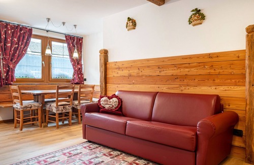 Canazei Apartamento | Holiday Apartment "Cesa San Florian Apartment 2" with Mountain View & Wi-Fi