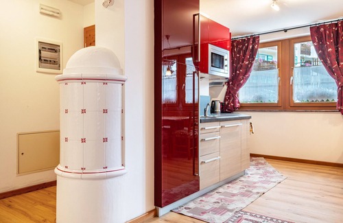Canazei Apartamento | Holiday Apartment "Cesa San Florian Apartment 2" with Mountain View & Wi-Fi