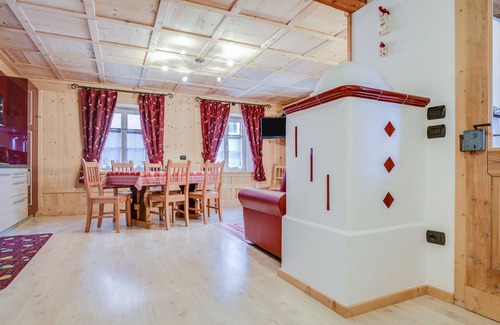 Canazei Apartamento | Holiday Apartment "Cesa San Florian Apartment 1" with Mountain View & Wi-Fi