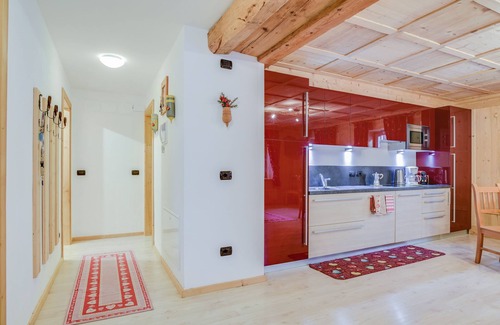 Canazei Apartamento | Holiday Apartment "Cesa San Florian Apartment 1" with Mountain View & Wi-Fi