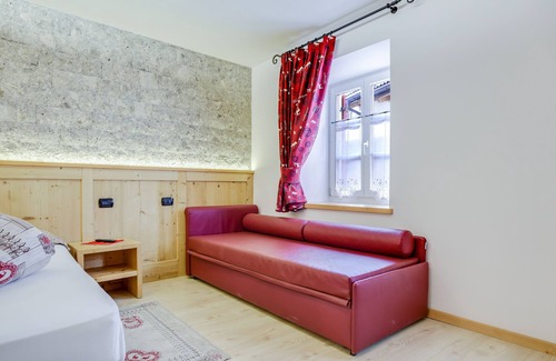 Canazei Apartamento | Holiday Apartment "Cesa San Florian Apartment 1" with Mountain View & Wi-Fi