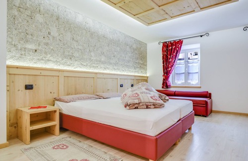 Canazei Apartamento | Holiday Apartment "Cesa San Florian Apartment 1" with Mountain View & Wi-Fi