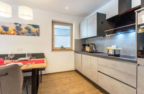 Auffach Apartamento | Apartamento vacacional 'Dorfblick' con vistas a la montaña, jardín compartido y Wi-Fi