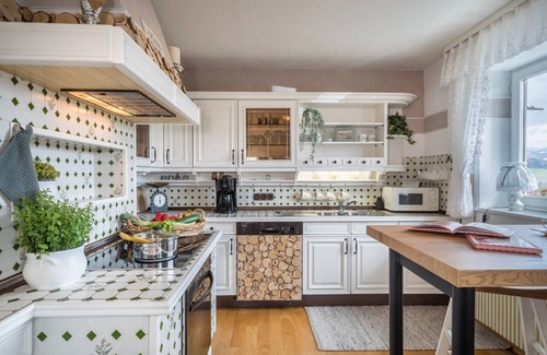 Stiefenhofen Apartamento | Apartamento vacacional "Haus Sonnenhang Wohnung 1" con vistas a la montaña, balcones y Wi-Fi