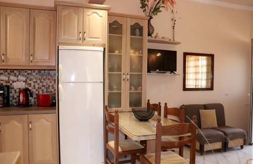 Skala Apartamento | Apartamento junto al mar, gran terraza, vista única al mar | Paramonas,