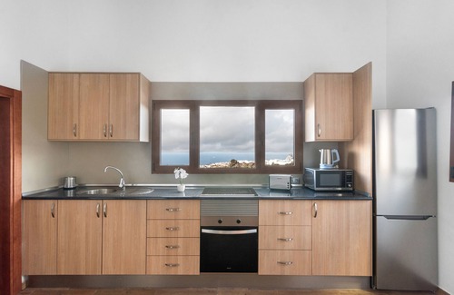 Santa Maria de Guía de Gran Canaria Apartamento | Apartamento de vacaciones 'El Mirador 1' con vistas al mar, terraza privada y Wi-Fi