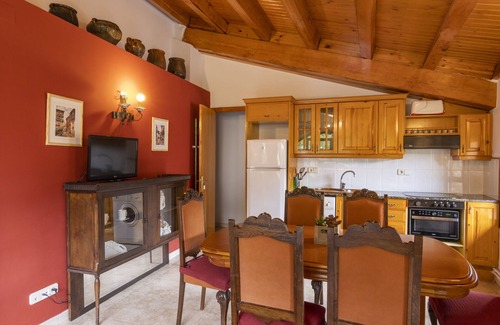 Les Iglesies Apartamento | Apartamento vacacional "Casa Batlle Ginebro" con vistas a la montaña y Wi-Fi