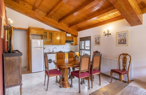Les Iglesies Apartamento | Apartamento vacacional "Casa Batlle Ginebro" con vistas a la montaña y Wi-Fi