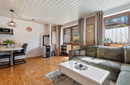 Falkenstein Apartamento | Apartamento vacacional 'Apartamento con terraza - Se admiten perros' con vistas a la montaña, terraza y Wi-Fi