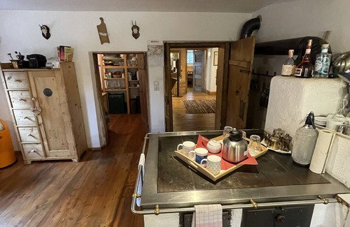 Stuhlfelden Apartamento | Apartamento vacacional "Geigerhaus 500 Jahre - Maisonette" con vistas a la montaña y Wi-Fi
