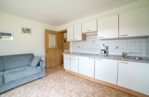 Verano Apartamento | Comfortable holiday apartment Greif in the area of Meran - Apartment A with Wi-Fi, balcony and view over the landscape; parking available.