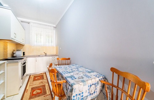 Alepou Apartamento | Holiday Apartment "Grey House" with Balcony, A/C & Wi-Fi