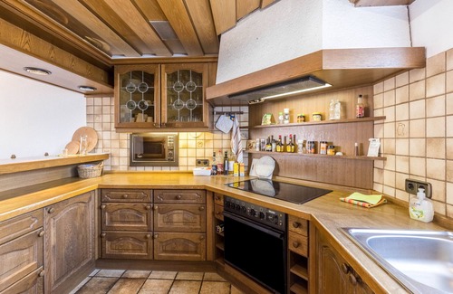 Wehingen Apartamento | Apartamento vacacional 'Handwerkertreff Und Ferienwohnung' con terraza, balcón y Wi-Fi