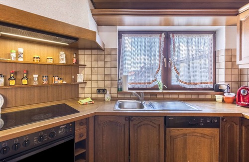 Wehingen Apartamento | Apartamento vacacional 'Handwerkertreff Und Ferienwohnung' con terraza, balcón y Wi-Fi