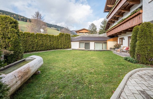Valle San Silvestro Apartamento | Apartamento vacacional "Haus zur Vogelweide App 6" con vistas a la montaña, balcones y Wi-Fi