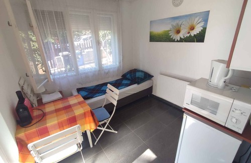 Balatonalmadi Apartamento | Apartamento vacacional con una gran terraza