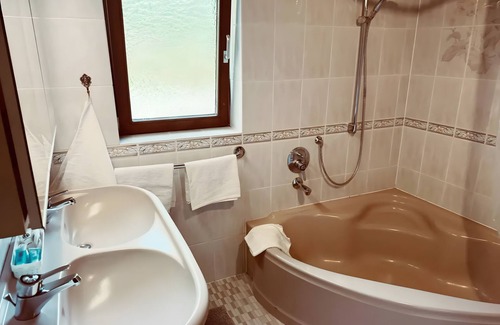 Wieden Apartamento | Holiday Apartment 'Im Wiedener Hof' with Mountain View, Balcony and Wi-Fi