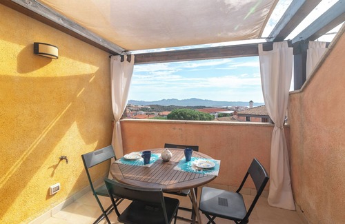 La Maddalena Apartamento | Apartamento vacacional "C 306 Attico Puntavilla Mare" con vistas al mar
