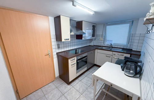 Knittlingen Apartamento | Holiday Apartment 'Knittlingen' Dishwasher, Washing Machine, FREE Wifi, Private Parking