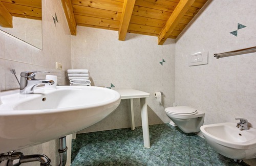 Vandoies Apartamento | Apartamento vacacional "Lindenhof Apt 1" con balcón y Wi-Fi