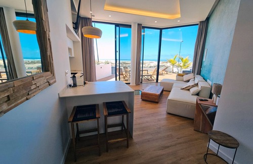 El Cotillo Apartamento | Holiday Apartment 'Maar Suites Cotillo 1 - Seafront' with Sea View, Private Terrace and Wi-Fi