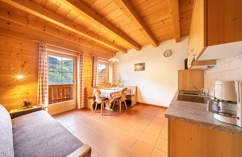 San Pancrazio Apartamento | Apartamento vacacional Marschalkhof "Sankt Helena" con vistas a la montaña, balcón y Wi-Fi