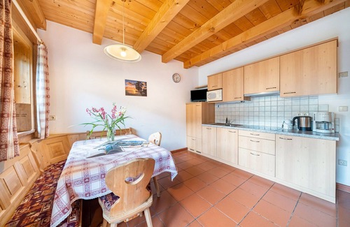 San Pancrazio Apartamento | Apartamento vacacional Marschalkhof "Sankt Helena" con vistas a la montaña, balcón y Wi-Fi