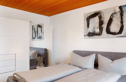 Mader Apartamento | Holiday Apartment "Mäder" with Mountain View, Private Terrace & Wi-Fi