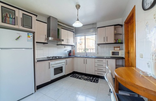 Macael Apartamento | Apartamento vacacional "Mccoy Avenida 3" con 2 balcones y terraza compartida