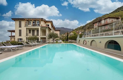 Aer Apartamento | Apartamento vacacional 'Residence La Villa Kalliste' con vistas al lago, jardín y piscina compartida