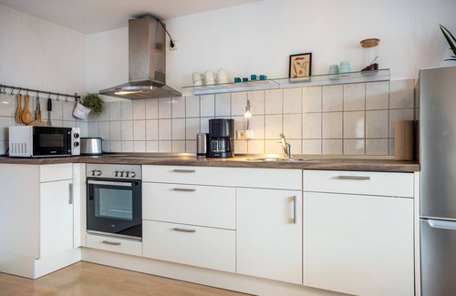 Rosshaupten Apartamento | Apartamento vacacional 'Silvia' con vistas a la montaña, jardín comunitario y Wi-Fi