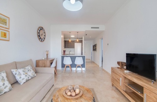 Manilva Apartamento | Apartamento 'Small Oasis Manilva' con piscina compartida, terraza y Wi-Fi