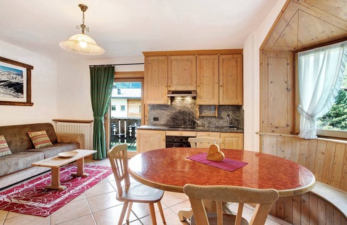 Livigno Apartamento | Apartamento vacacional 'Ulivo Chalet Cambra' con vistas a la montaña y balcón privado