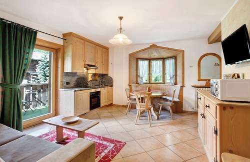 Livigno Apartamento | Apartamento vacacional 'Ulivo Chalet Cambra' con vistas a la montaña y balcón privado
