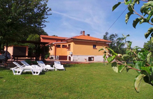Strmac Apartamento | Holiday apartment with a large lawn for sunbathing