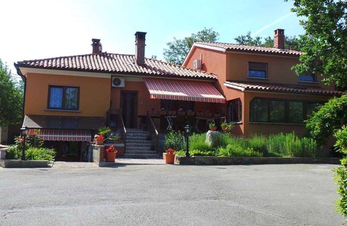 Strmac Apartamento | Holiday apartment with a large lawn for sunbathing