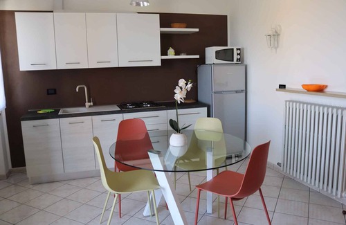 Lazise Old Town Apartamento | Apartamento vacacional con balcón y piscina