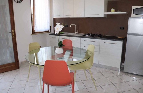 Lazise Old Town Apartamento | Apartamento vacacional con balcón y piscina
