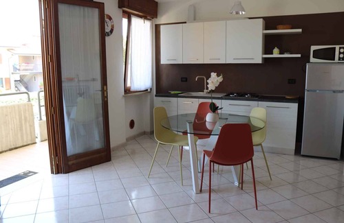 Lazise Old Town Apartamento | Apartamento vacacional con balcón y piscina