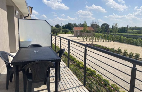 Colà Di Lazise Apartamento | Apartamento vacacional con balcón y aire acondicionado
