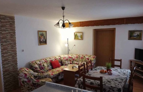 Trsce Apartamento | Apartamento vacacional con barbacoa y terraza