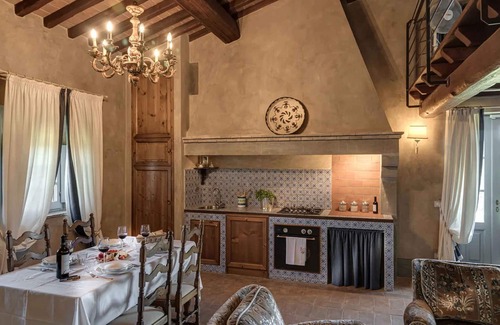 Sarteano Apartamento | Holiday apartment with garden and panoramic views