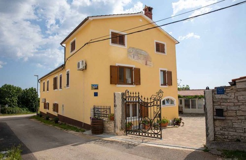 Kanfanar Apartamento | Apartamento vacacional con piscina exterior y 2 cocinas