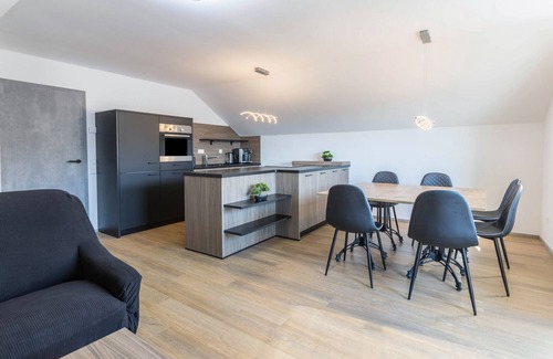 Geisingen Apartamento | Apartamento vacacional 'Zeichner' con vistas a la montaña, balcón y Wi-Fi