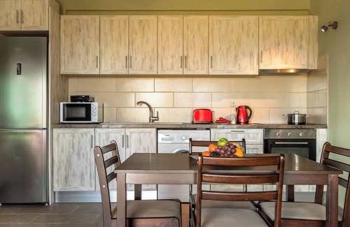 Faraklata Apartamento | Apartamento vacacional "Zoi" con vistas al mar, jardín compartido y Wi-Fi