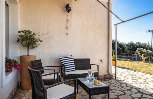Faraklata Apartamento | Apartamento vacacional "Zoi" con vistas al mar, jardín compartido y Wi-Fi